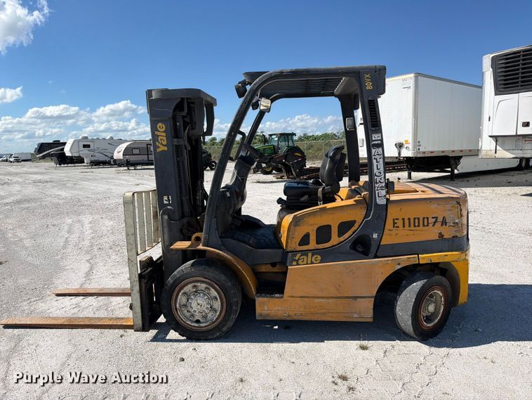 image for item YA5233 2011 Yale forklift