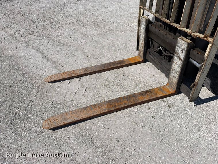 image for item YA5233 2011 Yale forklift