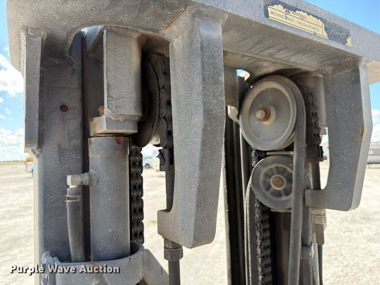 image for item YA5233 2011 Yale forklift