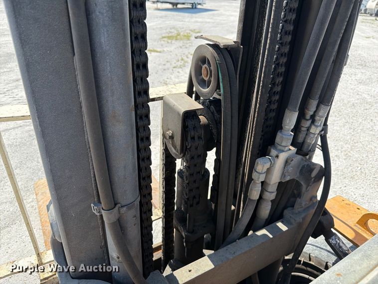 image for item YA5233 2011 Yale forklift