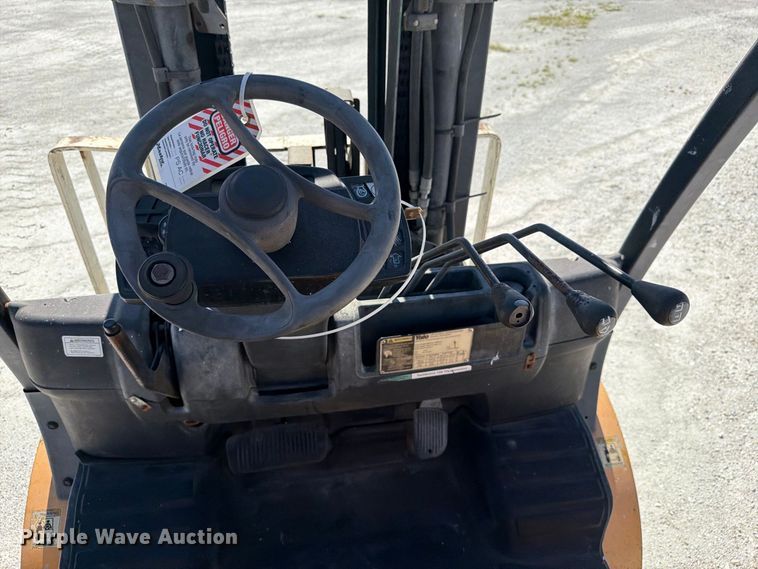 image for item YA5233 2011 Yale forklift