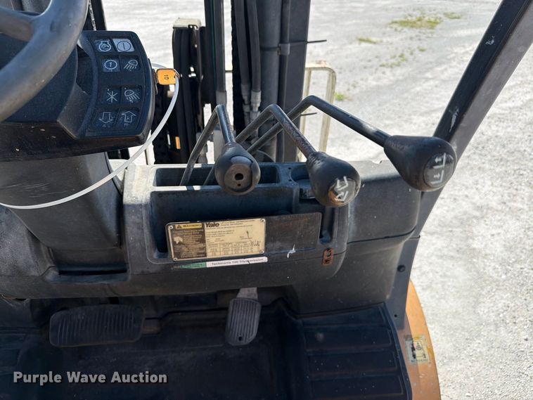 image for item YA5233 2011 Yale forklift
