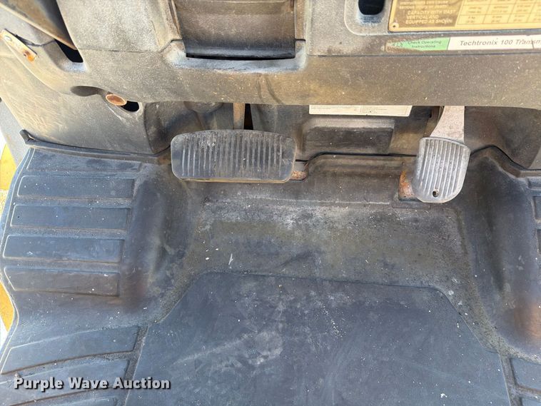 image for item YA5233 2011 Yale forklift