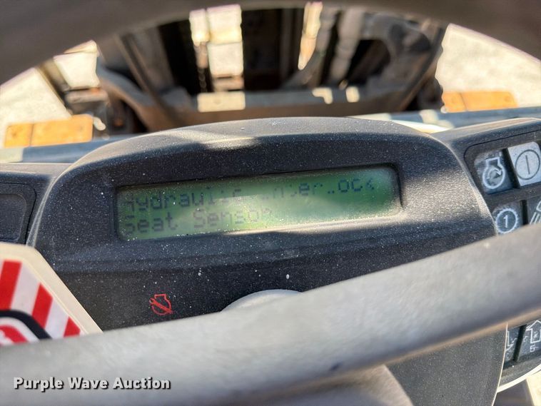 image for item YA5233 2011 Yale forklift