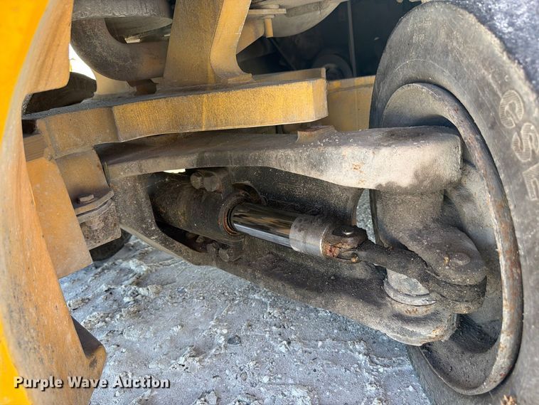 image for item YA5233 2011 Yale forklift