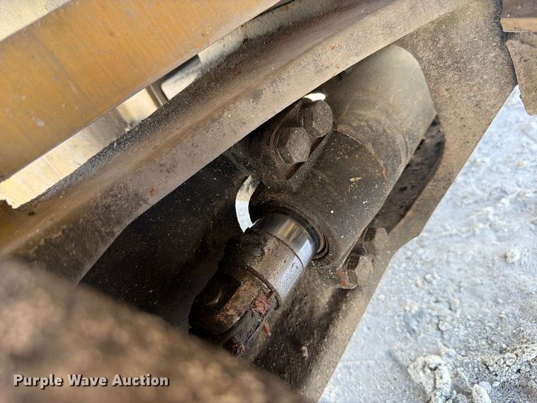 image for item YA5233 2011 Yale forklift