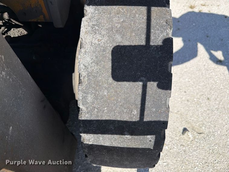image for item YA5233 2011 Yale forklift