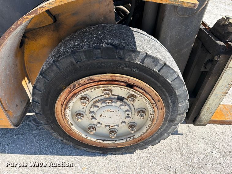 image for item YA5233 2011 Yale forklift