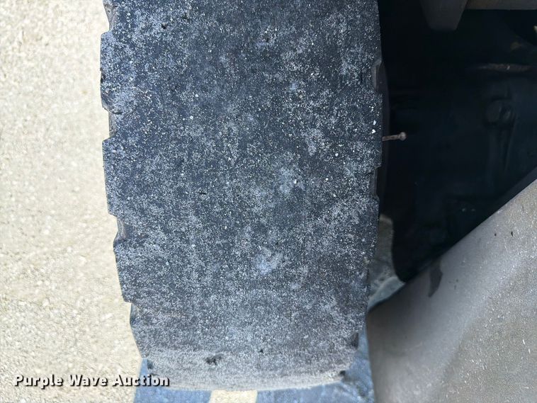 image for item YA5233 2011 Yale forklift