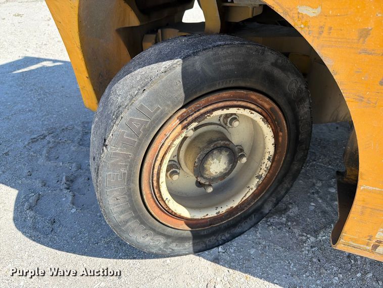 image for item YA5233 2011 Yale forklift