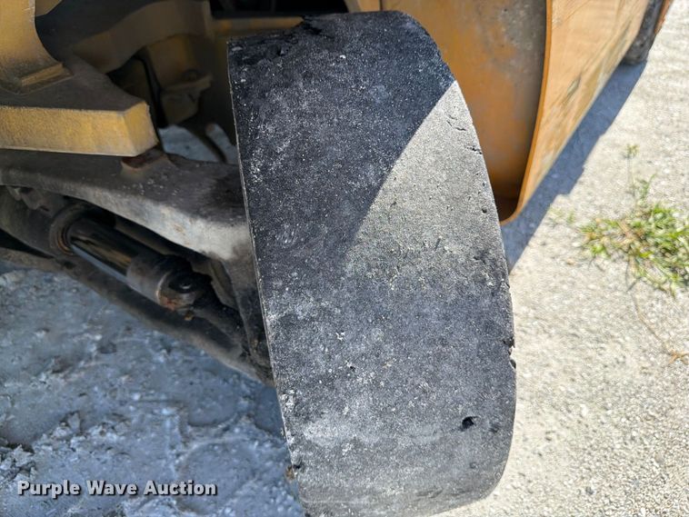image for item YA5233 2011 Yale forklift