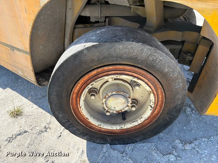 image for item YA5233 2011 Yale forklift