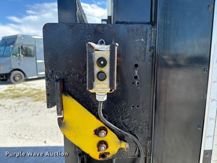 image for item YA5355 2017 Isuzu NPR box truck