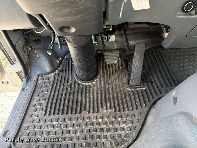 image for item YA5355 2017 Isuzu NPR box truck