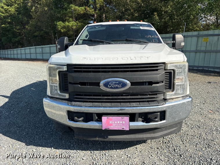image for item YA5371 2019 Ford F350 Super Duty Crew Cab flatbed truck