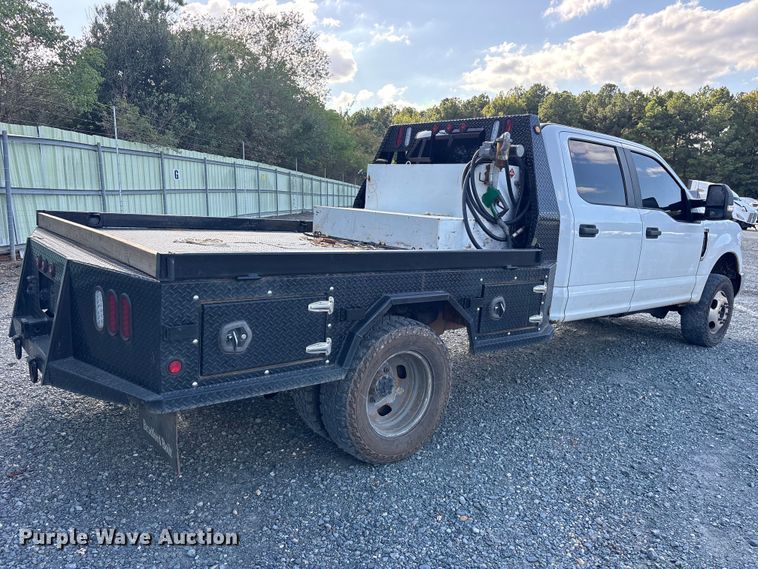 image for item YA5371 2019 Ford F350 Super Duty Crew Cab flatbed truck