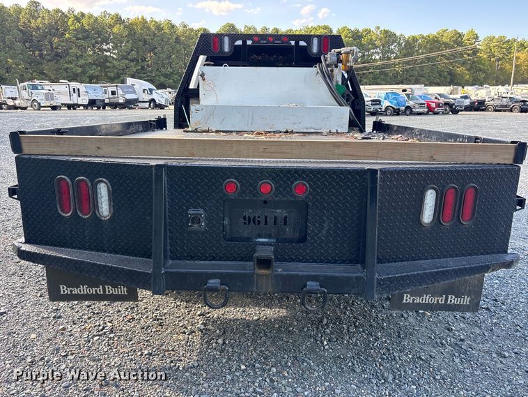 image for item YA5371 2019 Ford F350 Super Duty Crew Cab flatbed truck