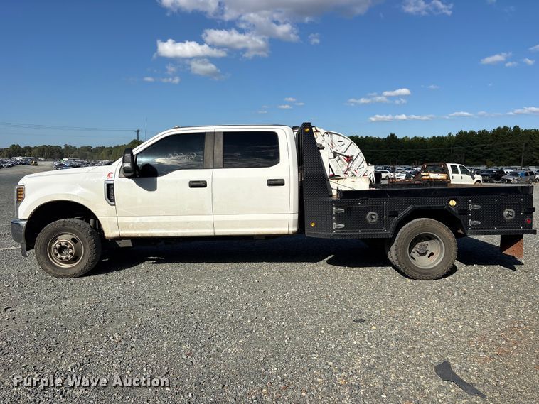 image for item YA5371 2019 Ford F350 Super Duty Crew Cab flatbed truck
