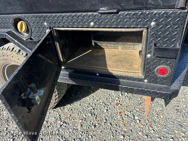 image for item YA5371 2019 Ford F350 Super Duty Crew Cab flatbed truck