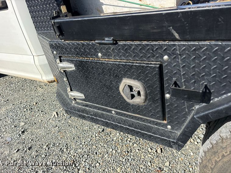 image for item YA5371 2019 Ford F350 Super Duty Crew Cab flatbed truck