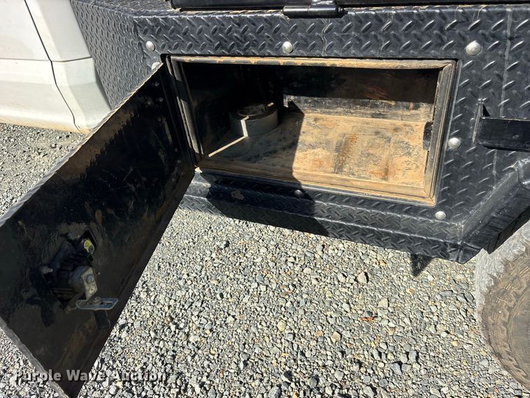 image for item YA5371 2019 Ford F350 Super Duty Crew Cab flatbed truck