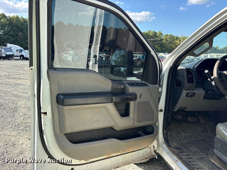 image for item YA5371 2019 Ford F350 Super Duty Crew Cab flatbed truck