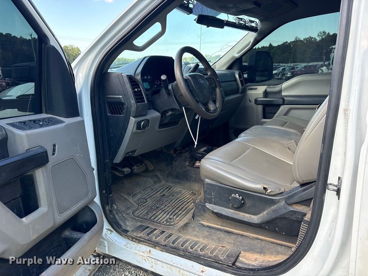 image for item YA5371 2019 Ford F350 Super Duty Crew Cab flatbed truck