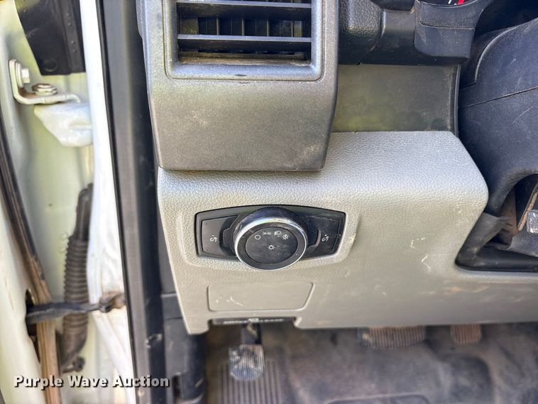 image for item YA5371 2019 Ford F350 Super Duty Crew Cab flatbed truck