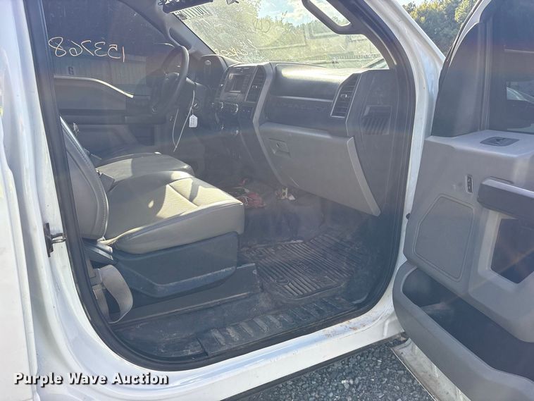 image for item YA5371 2019 Ford F350 Super Duty Crew Cab flatbed truck