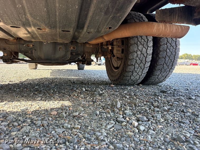 image for item YA5371 2019 Ford F350 Super Duty Crew Cab flatbed truck