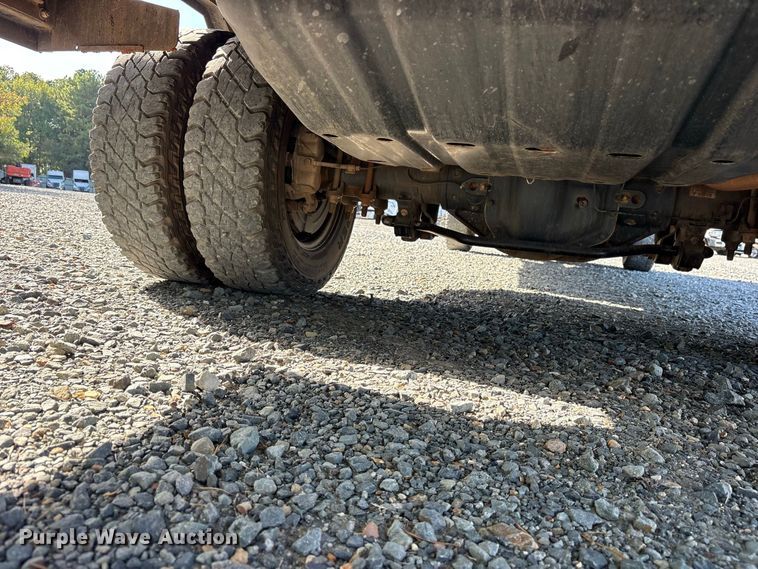 image for item YA5371 2019 Ford F350 Super Duty Crew Cab flatbed truck