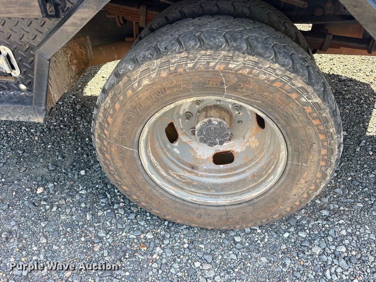 image for item YA5371 2019 Ford F350 Super Duty Crew Cab flatbed truck