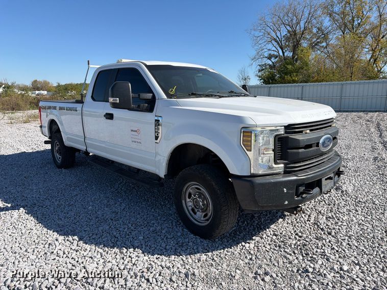 image for item YA5384 2019 Ford F250 Super Duty Ext. Cab pickup truck