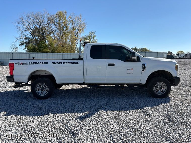 image for item YA5384 2019 Ford F250 Super Duty Ext. Cab pickup truck