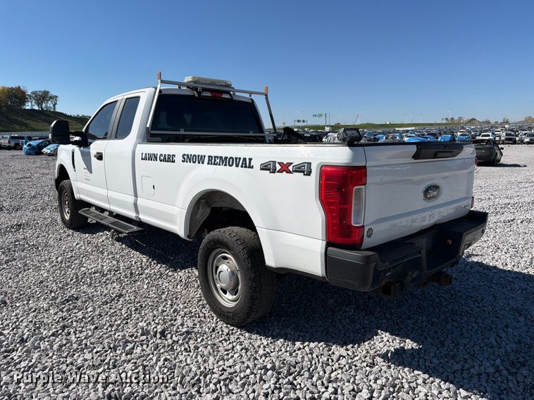 image for item YA5384 2019 Ford F250 Super Duty Ext. Cab pickup truck
