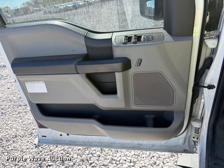 image for item YA5384 2019 Ford F250 Super Duty Ext. Cab pickup truck