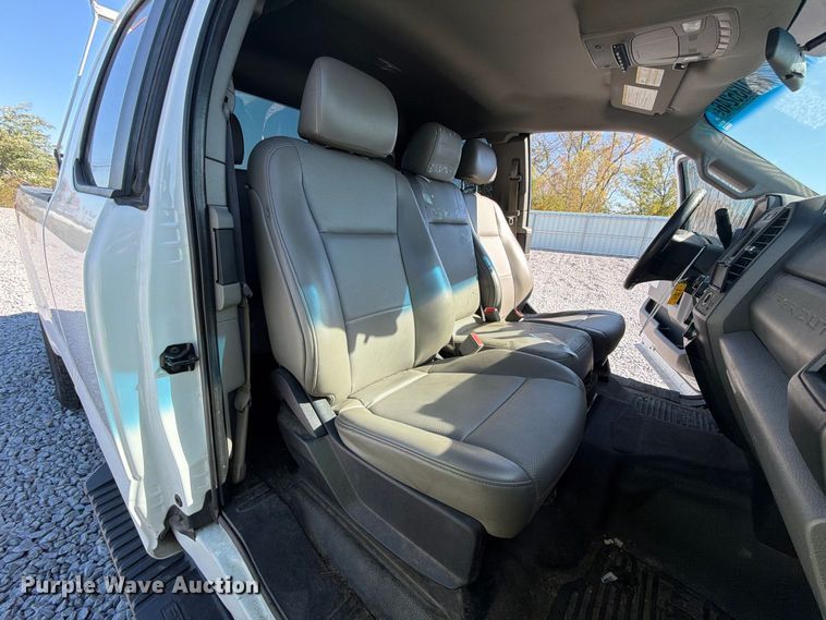 image for item YA5384 2019 Ford F250 Super Duty Ext. Cab pickup truck