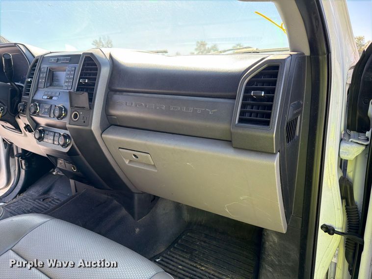 image for item YA5384 2019 Ford F250 Super Duty Ext. Cab pickup truck