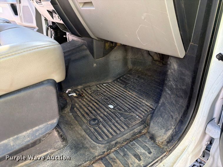 image for item YA5384 2019 Ford F250 Super Duty Ext. Cab pickup truck