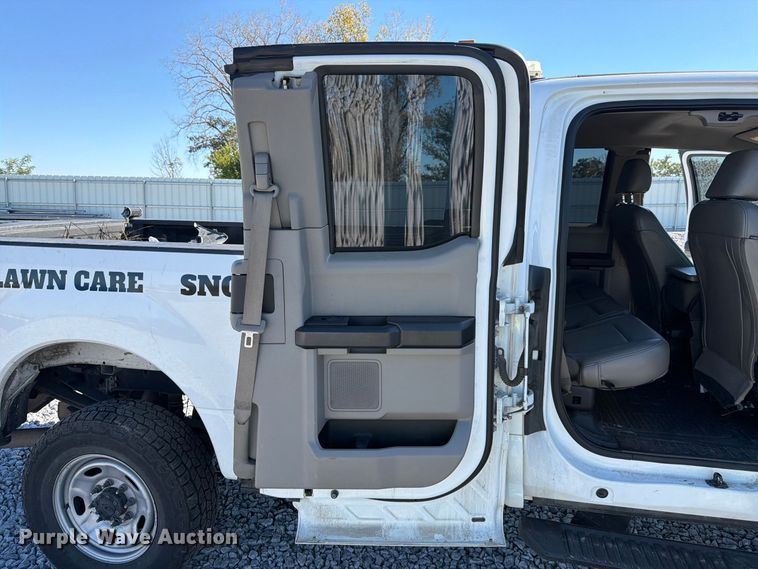 image for item YA5384 2019 Ford F250 Super Duty Ext. Cab pickup truck