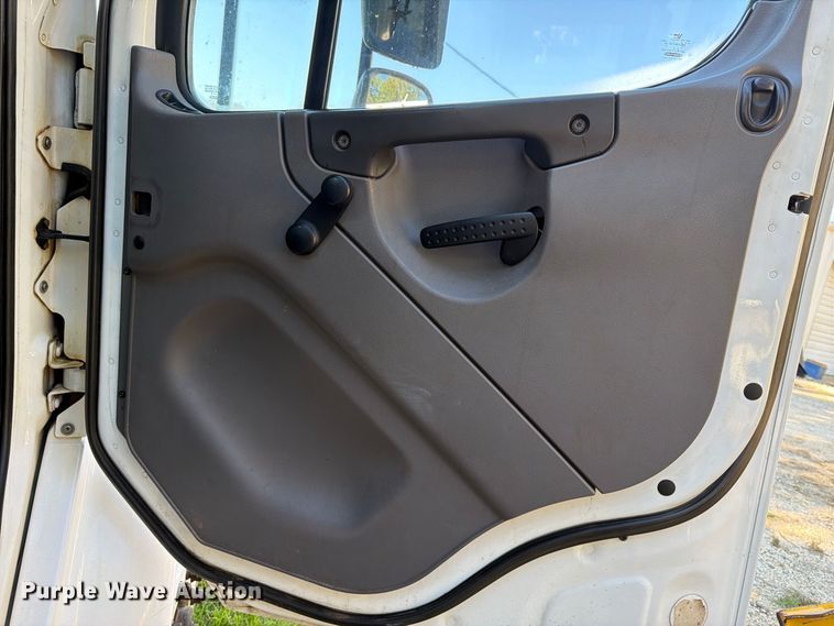 image for item DT2955 2013 Freightliner M2 forestry bucket truck