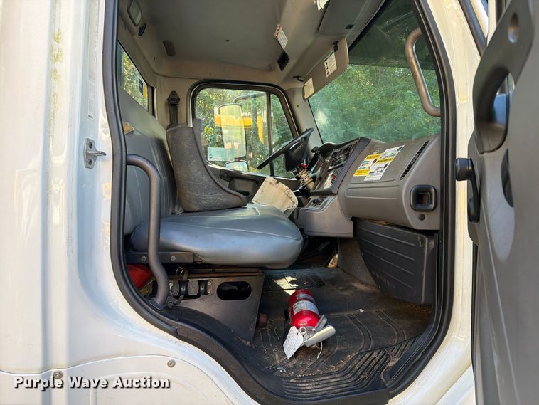 image for item DT2955 2013 Freightliner M2 forestry bucket truck