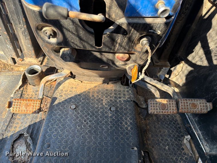 image for item DT2957 New Holland TB120 tractor