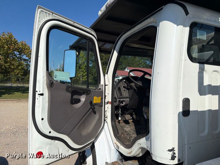 image for item DT2959 2012 Freightliner M2 bucket truck