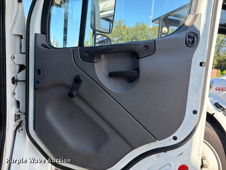 image for item DT2959 2012 Freightliner M2 bucket truck