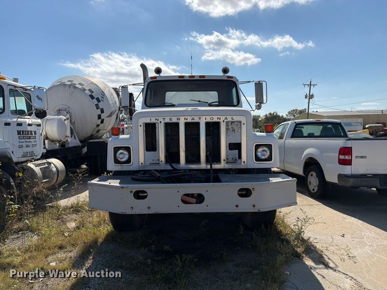 image for item DT3054 1985 International F-2574 ready mix truck