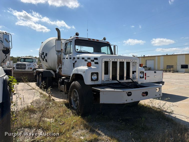 image for item DT3054 1985 International F-2574 ready mix truck