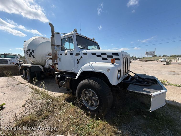 image for item DT3054 1985 International F-2574 ready mix truck