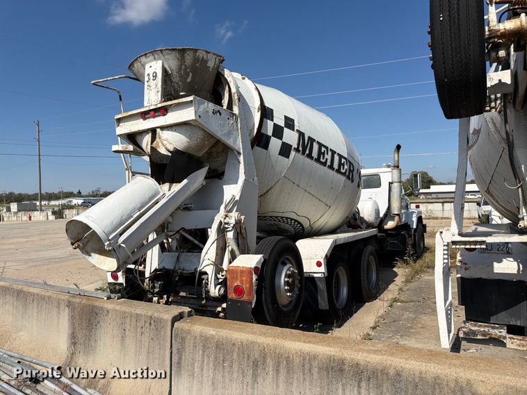 image for item DT3054 1985 International F-2574 ready mix truck
