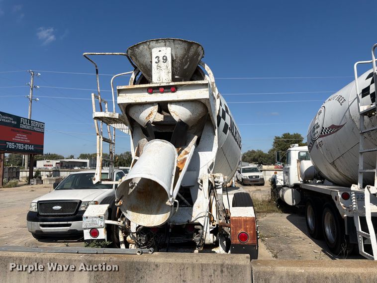 image for item DT3054 1985 International F-2574 ready mix truck